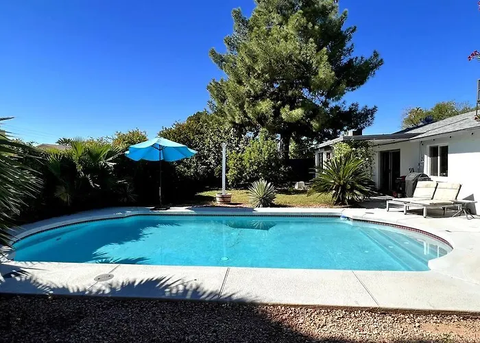 Desert Oasis- *pool And Hot Tub* Ferienhaus